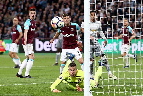 Chia điểm West Ham, Man United gi&agrave;nh ng&ocirc;i &aacute; qu&acirc;n Premier League - Ảnh 3.
