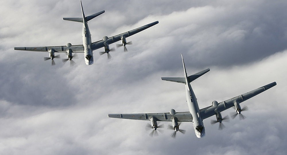 Khi "Chim ăn thịt" F-22 đối đầu "Gấu" Tu-95