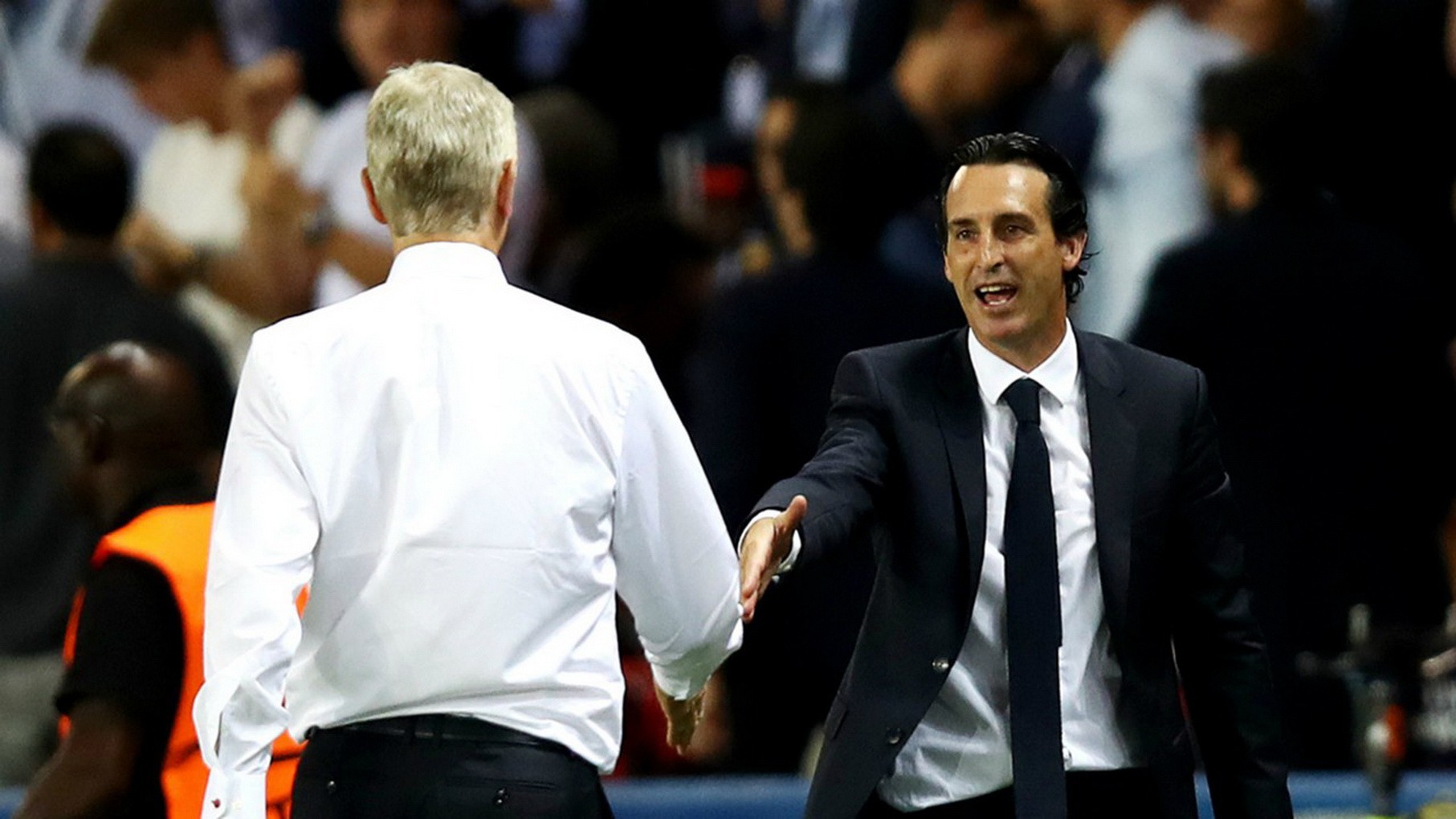 HLV U.Emery và A.Wenger đổi ghế?