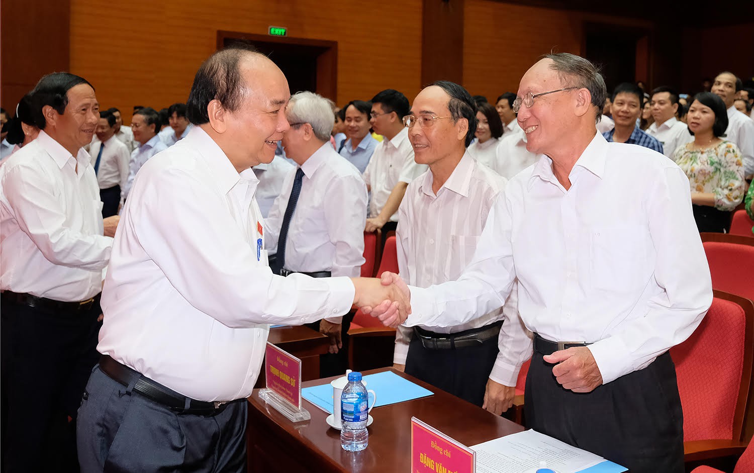 Cử tri n&ecirc;u vụ Thủ Thi&ecirc;m tại buổi Thủ tướng tiếp x&uacute;c cử tri - Ảnh 1.