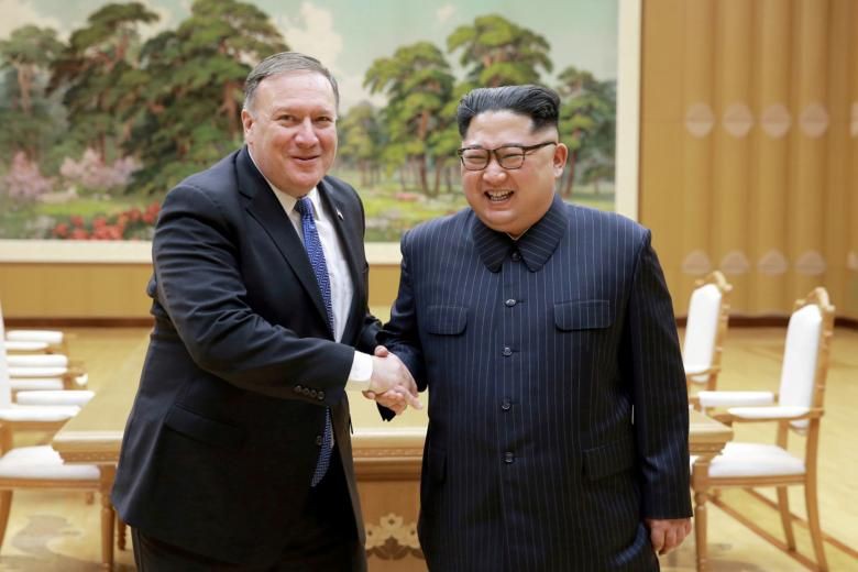 Cố vấn ông Trump "vừa đánh vừa xoa"  Triều Tiên