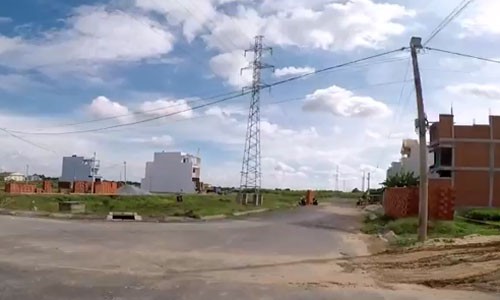 C&oacute; n&ecirc;n xuống tiền mua đất khi thị trường đang n&oacute;ng sốt? - Ảnh 1.