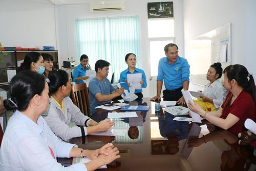 Hỗ trợ công nhân Công ty Sunlight khởi kiện