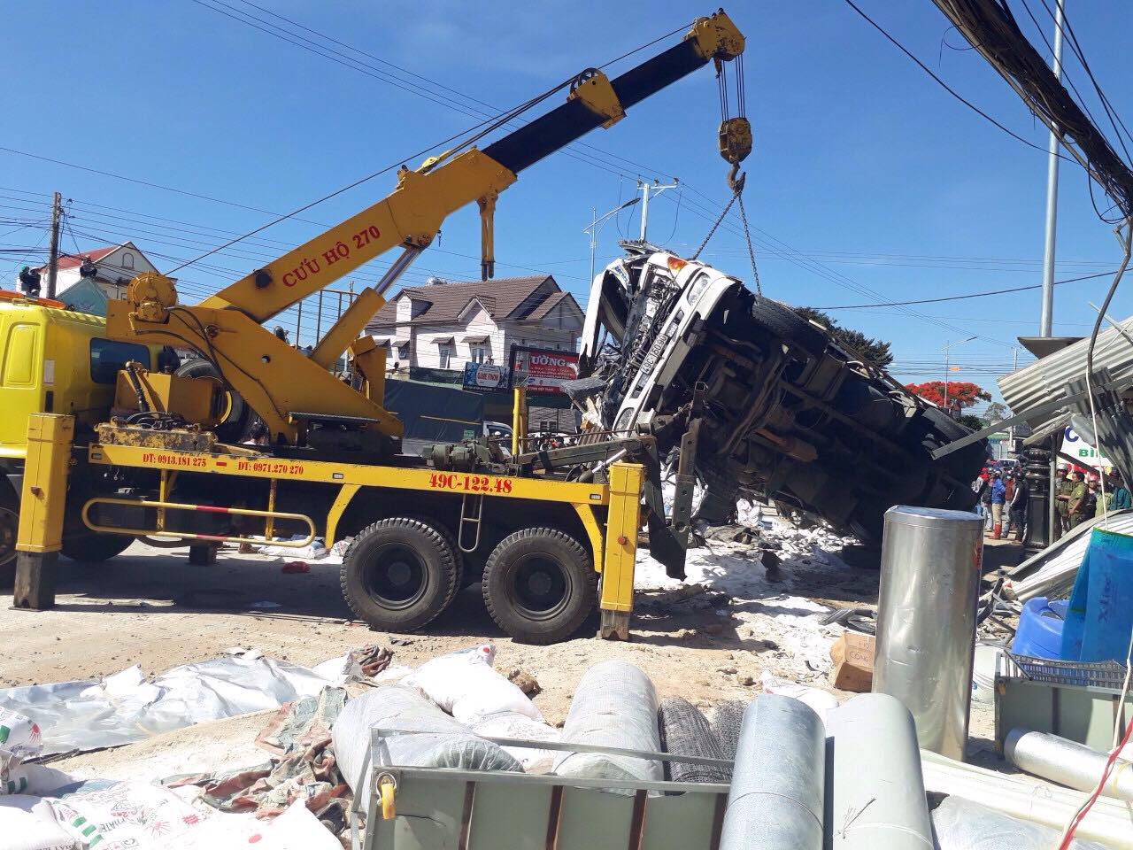 Tai nạn thảm khốc ở Lâm Đồng, ít nhất 5 người chết - Ảnh 7.