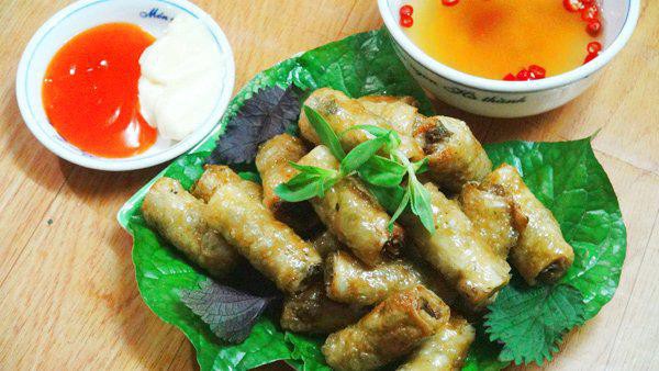 Đến Quảng Bình uống tiết mãng xà biển, ăn gỏi thủy quái - Ảnh 2.