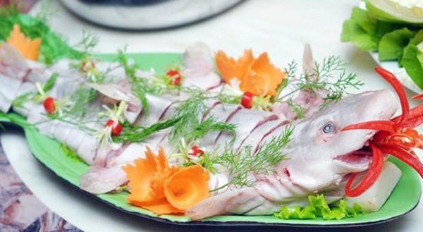 Đến Quảng Bình uống tiết mãng xà biển, ăn gỏi thủy quái - Ảnh 3.