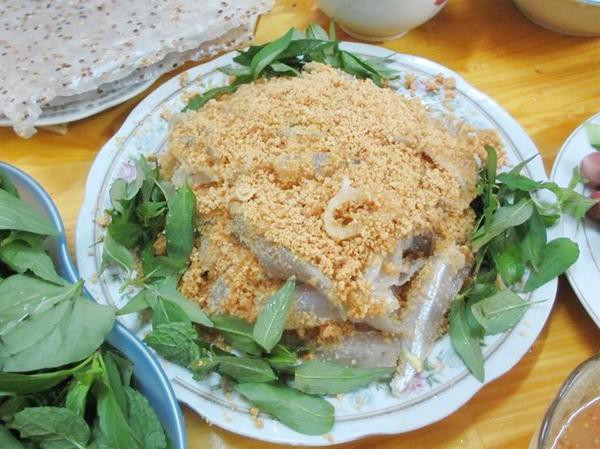 Đến Quảng Bình uống tiết mãng xà biển, ăn gỏi thủy quái - Ảnh 4.
