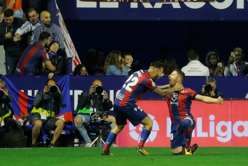 Rượt đuổi bất thành, tân vô địch Barcelona thua trận đầu tại La Liga