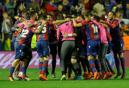 Rượt đuổi tỉ số bất thành, Barcelona thua trận đầu tại La Liga - Ảnh 7.