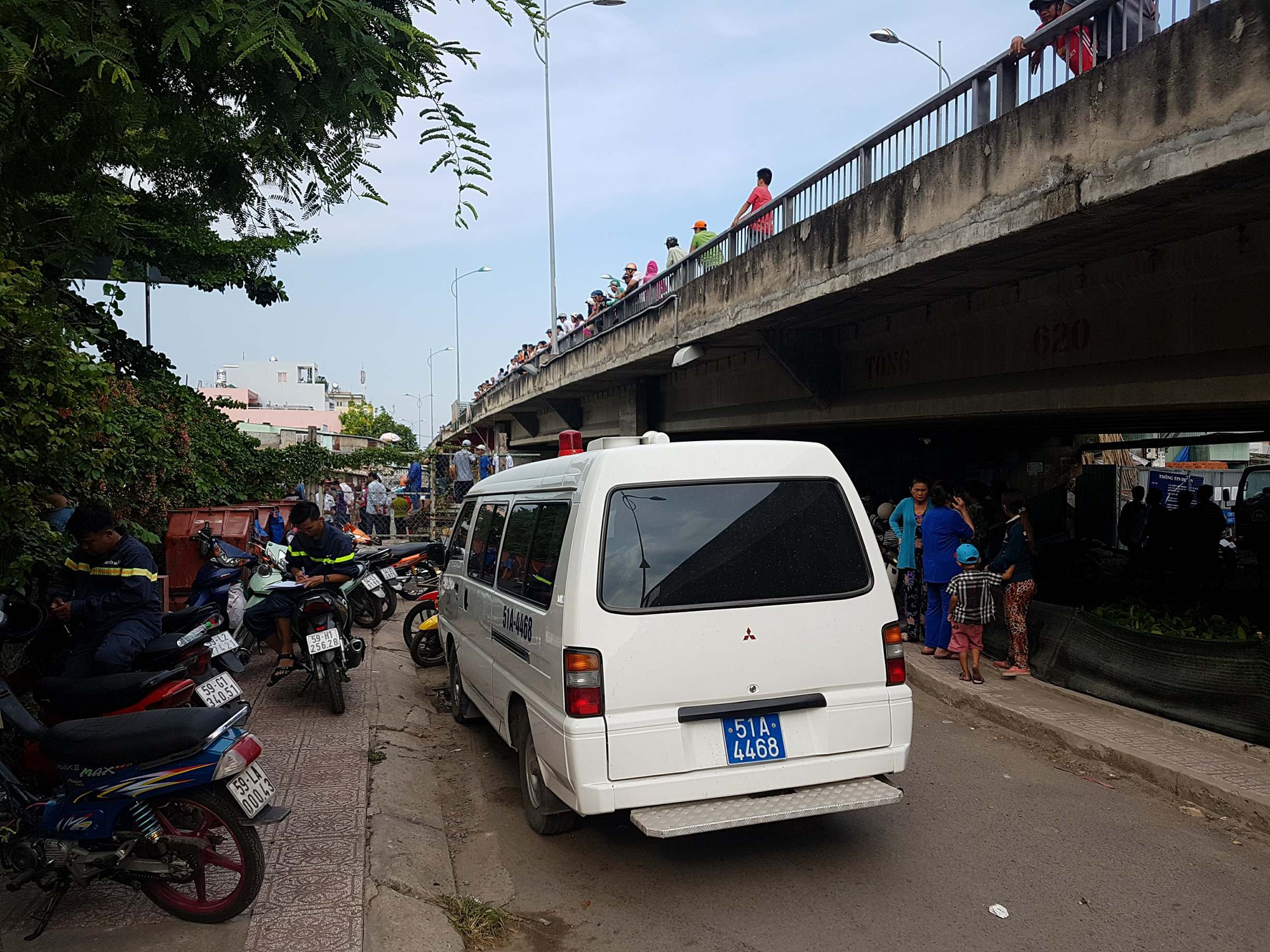 Em học sinh khản giọng kêu cứu trước khi chìm dần ở kênh Đôi