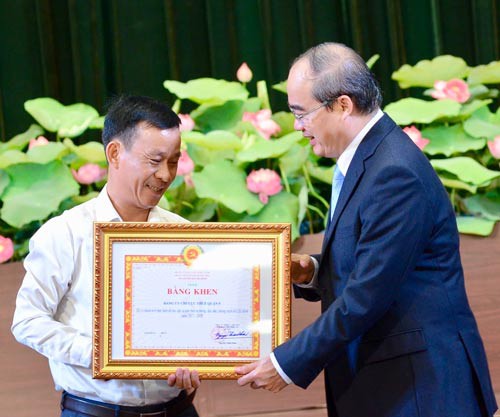 TP HCM tuyên dương 397 điển hình học Bác