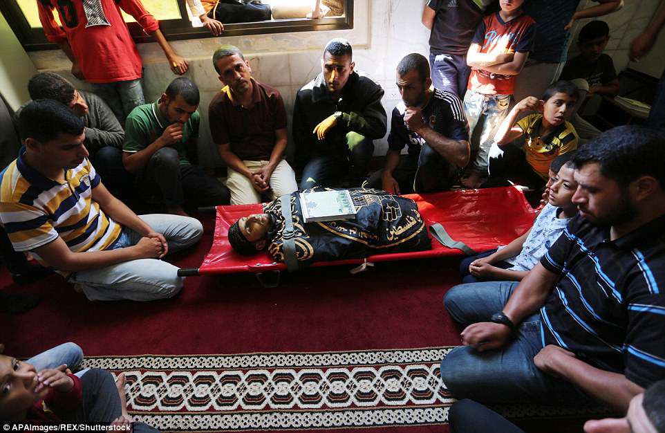 Ng&agrave;y đẫm m&aacute;u ở Gaza: B&eacute; 8 th&aacute;ng tuổi thiệt mạng v&igrave; kh&iacute; cay - Ảnh 3.