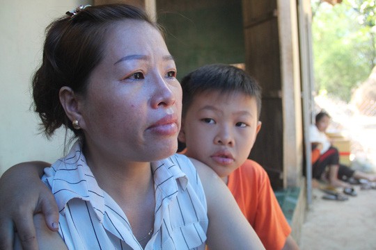Quê nghèo đẫm nước mắt đón thi thể “hiệp sĩ” Nguyễn Văn Thôi