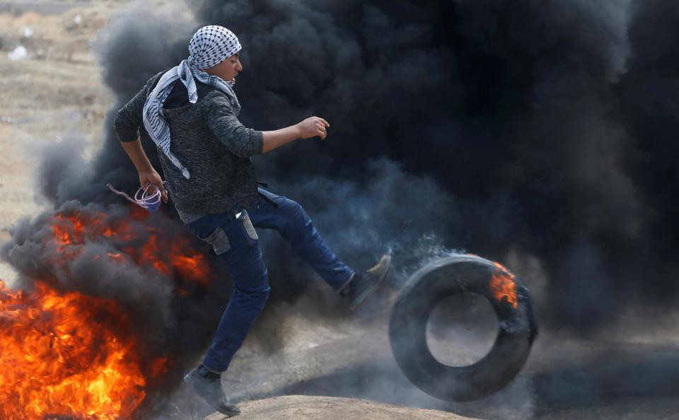 Ng&agrave;y đẫm m&aacute;u ở Gaza: B&eacute; 8 th&aacute;ng tuổi thiệt mạng v&igrave; kh&iacute; cay - Ảnh 10.