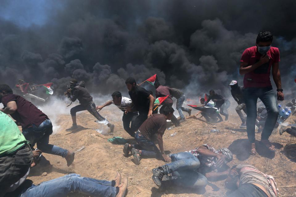 Ng&agrave;y đẫm m&aacute;u ở Gaza: B&eacute; 8 th&aacute;ng tuổi thiệt mạng v&igrave; kh&iacute; cay - Ảnh 6.