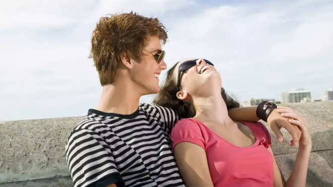 10 ng&ocirc;n ngữ h&igrave;nh thể chứng tỏ ch&agrave;ng kết bạn lắm rồi - Ảnh 4.