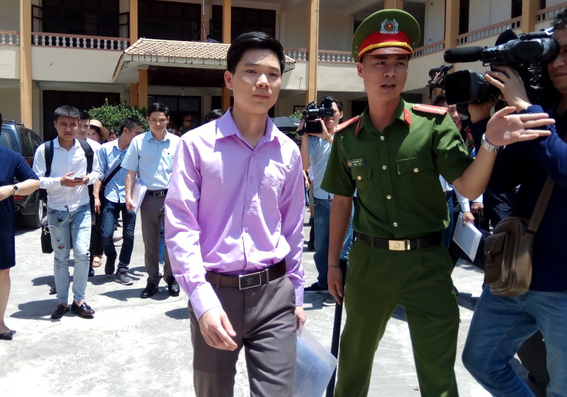 Bác sĩ Hoàng Công Lương xin giữ quyền im lặng, ủy quyền cho luật sư minh oan