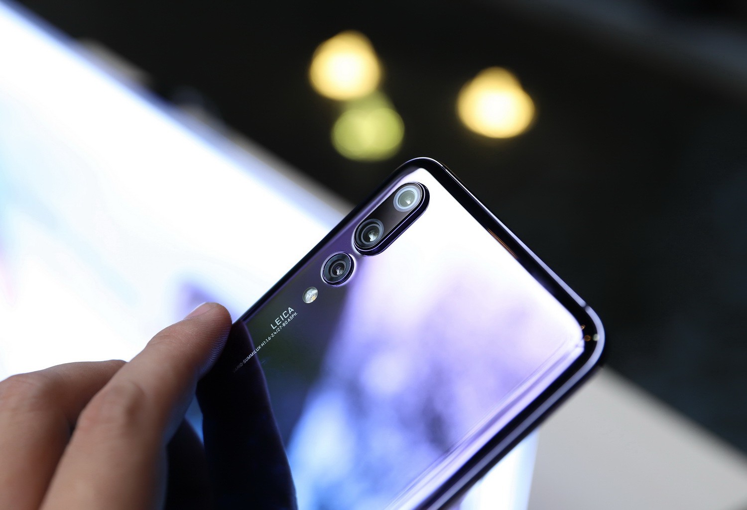 Smartphone P20 Pro 3 ống k&iacute;nh thay thế m&aacute;y ảnh - Ảnh 2.