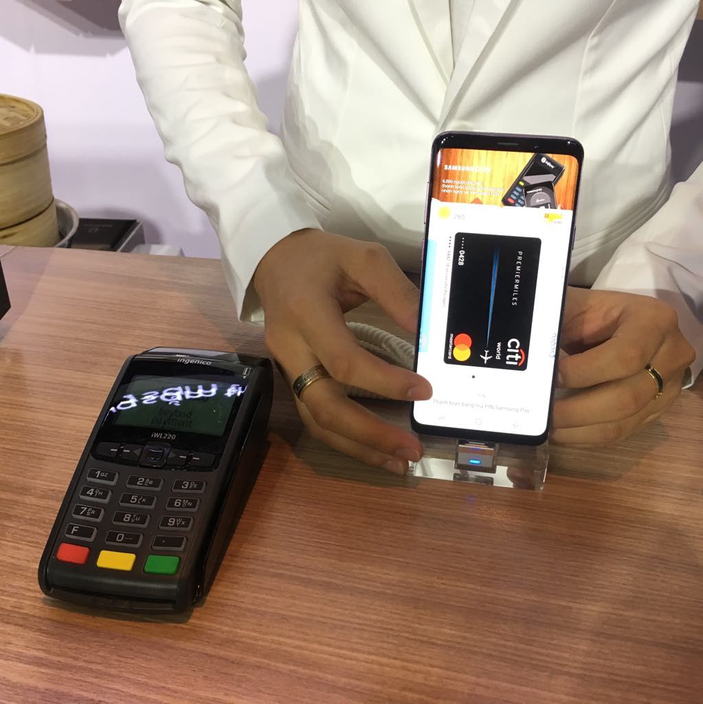 Rút tiền tại máy ATM bằng Samsung Pay không cần dùng thẻ