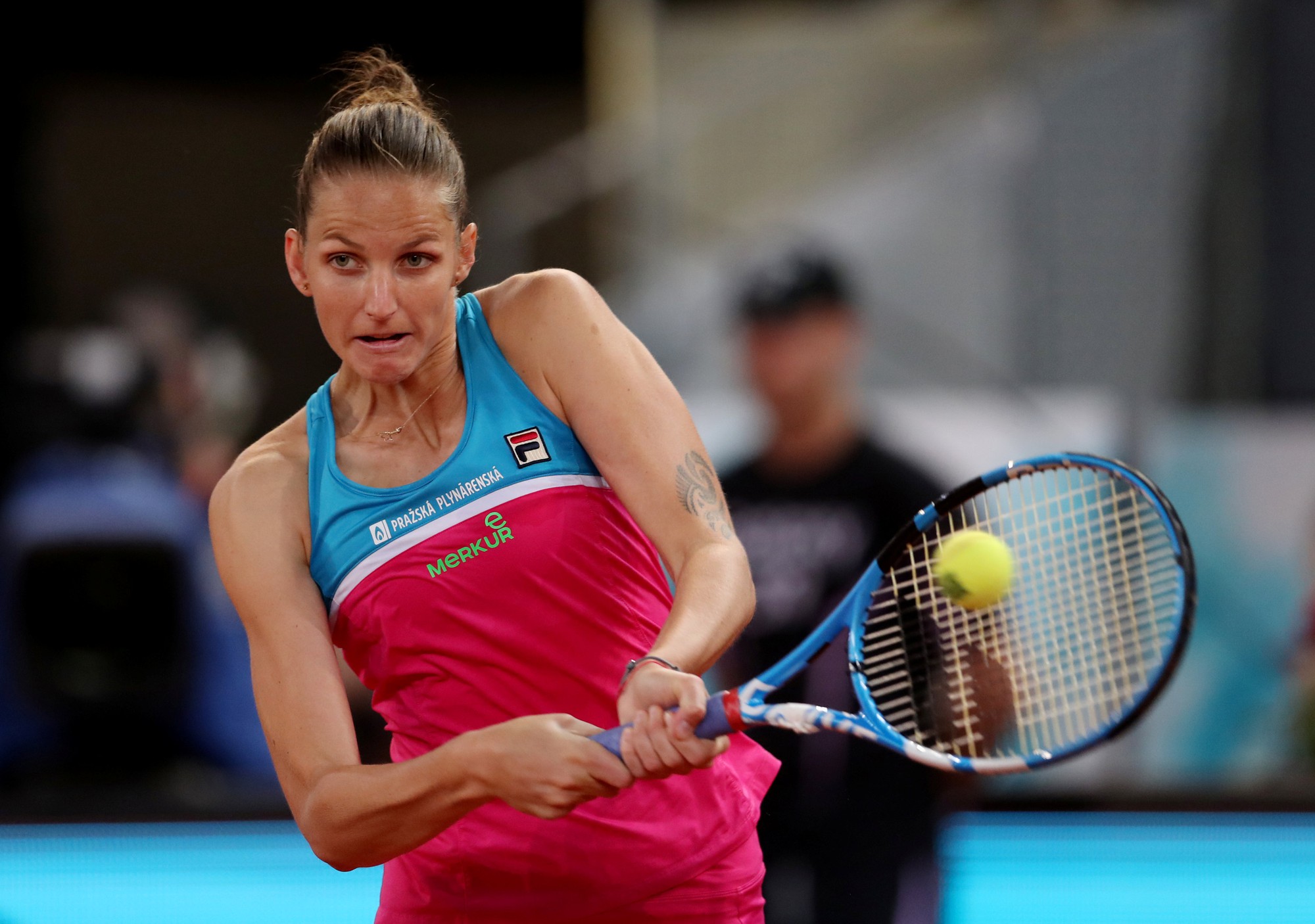 Thua cuộc, Karolina Pliskova trút giận lên ghế trọng tài