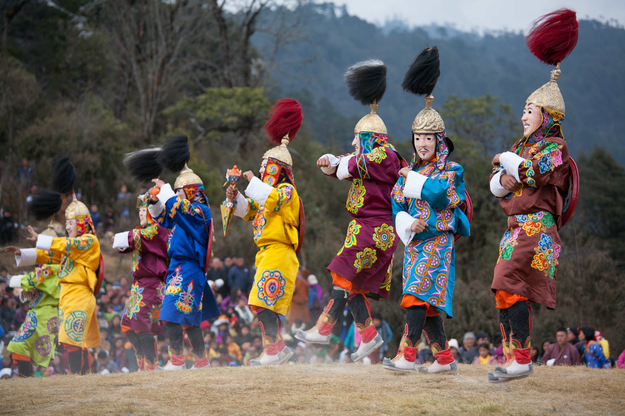 Những điều chưa kể về &ldquo;c&otilde;i hạnh ph&uacute;c&rdquo; ở Bhutan - Ảnh 1.