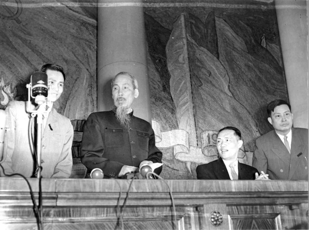 Chuyến đi Nga lịch sử của Chủ tịch Hồ Chí Minh