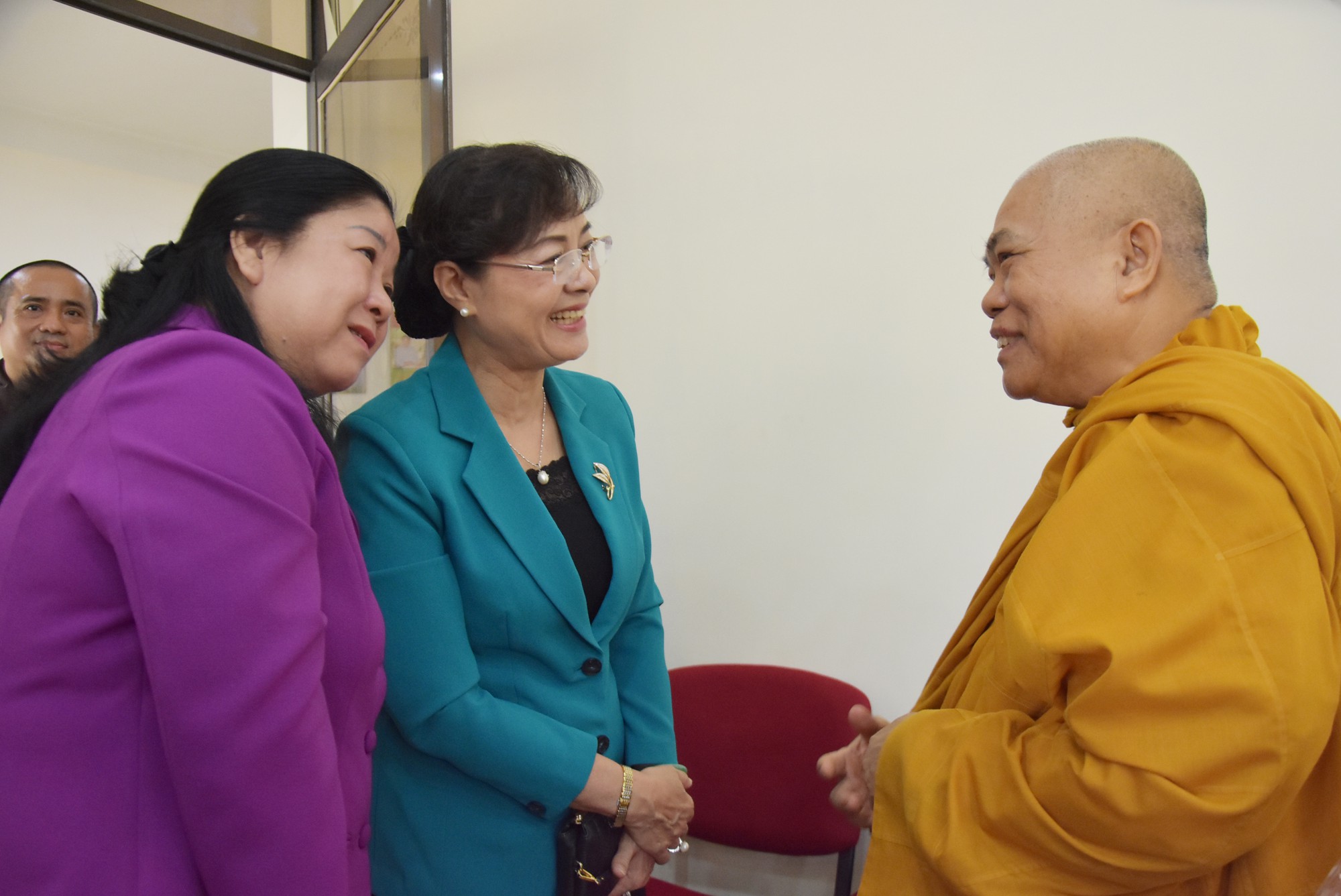 Bà Nguyễn Thị Quyết Tâm thăm Báo Giác Ngộ