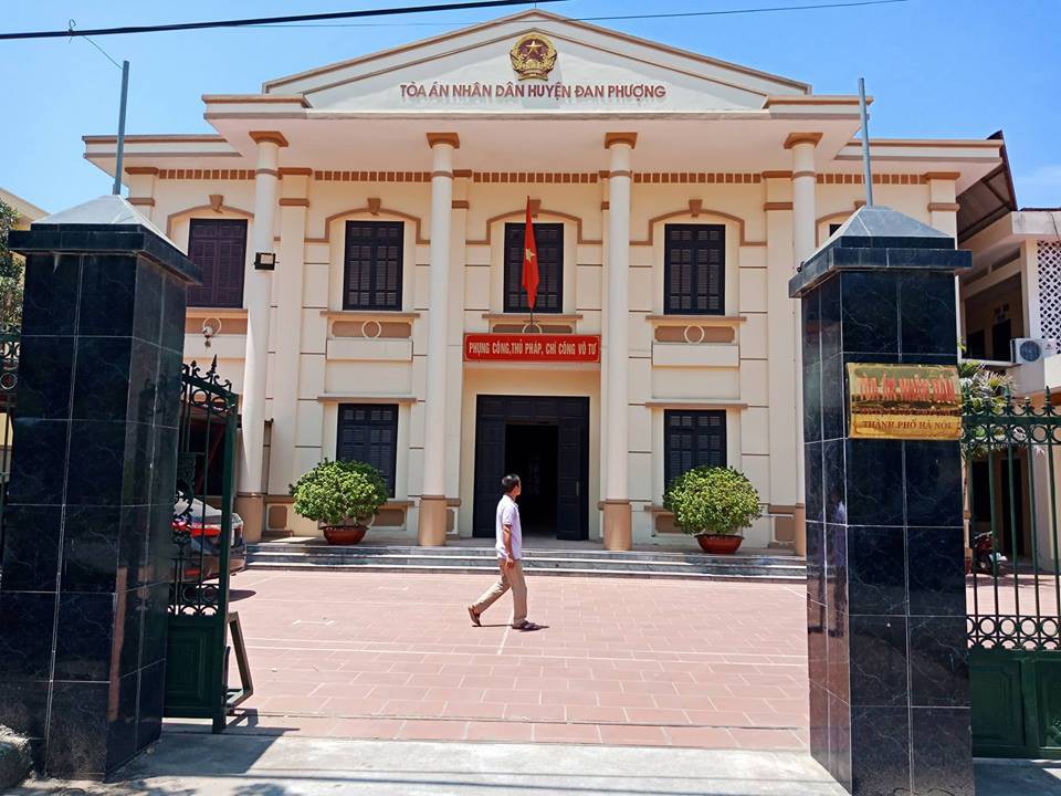 Nữ phó chánh án nhận 300 triệu đồng để "chạy án"