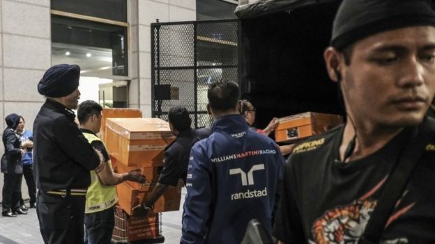 Cảnh sát Malaysia huy động thợ khóa phá két nhà ông Najib - Ảnh 1.