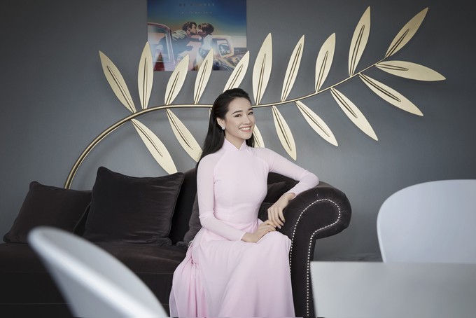 Nhã Phương duyên dáng ở Cannes, được ngợi khen