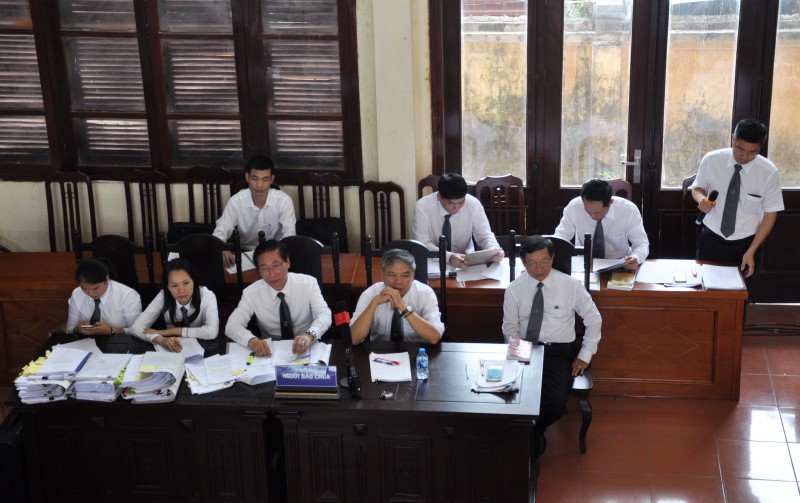 Luật sư của bác sĩ Hoàng Công Lương nói Bộ Y tế "biên tập" câu hỏi của cơ quan điều tra
