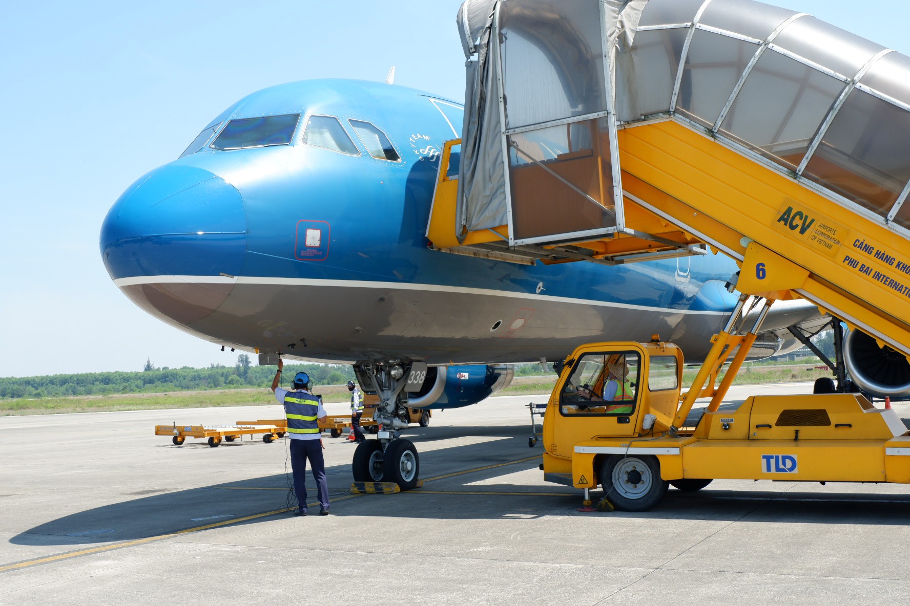 Lịch tr&igrave;nh kh&ocirc;ng trật 1 ph&uacute;t tr&aacute;i tim sống bay từ H&agrave; Nội tới Huế gh&eacute;p tạng - Ảnh 3.