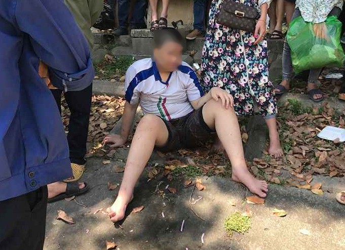 Lao xuống hồ Thiền Quang cứu cháu, ông ngoại tử vong thương tâm