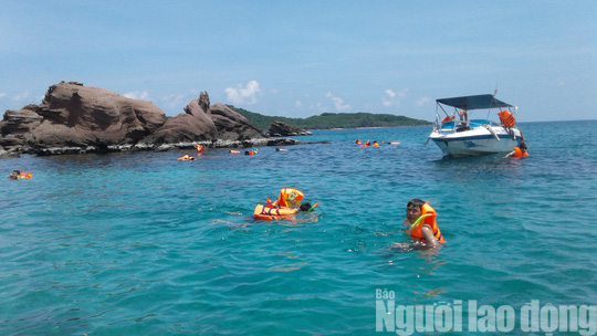 Ra Ph&uacute; Quốc, ngất ng&acirc;y lặn biển đ&acirc;m c&aacute;, ngắm san h&ocirc; ở H&ograve;n Gầm Gh&igrave; - Ảnh 21.