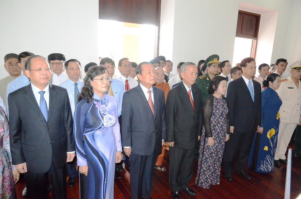 Nguyên Thủ tướng Nguyễn Tấn Dũng dâng hương Chủ tịch Hồ Chí Minh - Ảnh 5.