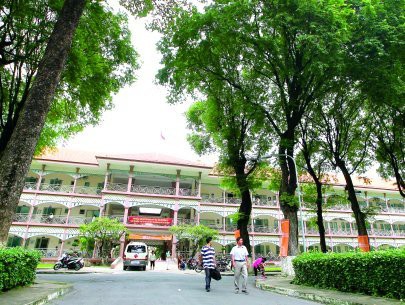 Chơi trò bác sĩ, 2 bé ngộ độc thuốc - Ảnh 1.
