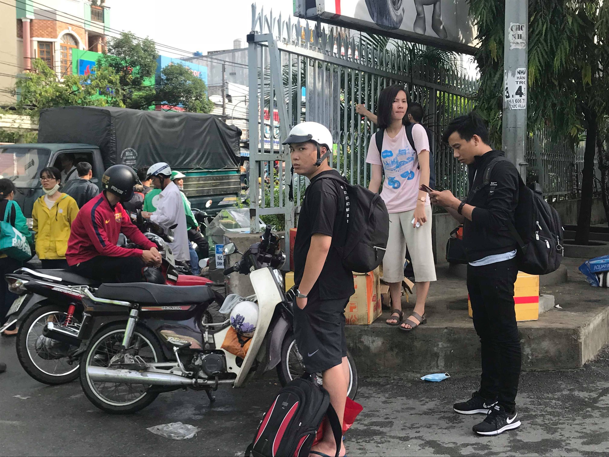 Kẹt xe dữ dội quanh Bến xe Miền Đông - Ảnh 5.