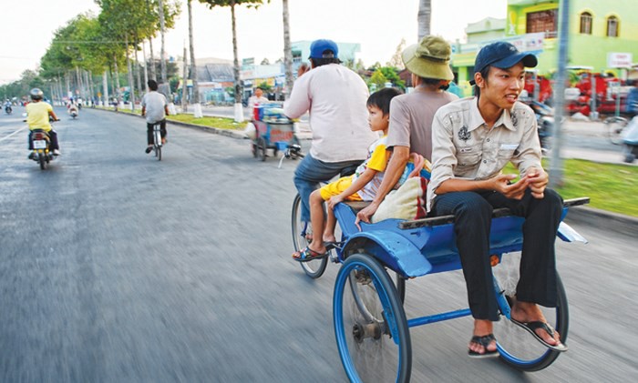 Ngồi xe l&ocirc;i, kh&aacute;m ph&aacute; Ch&acirc;u Đốc thanh b&igrave;nh - Ảnh 2.