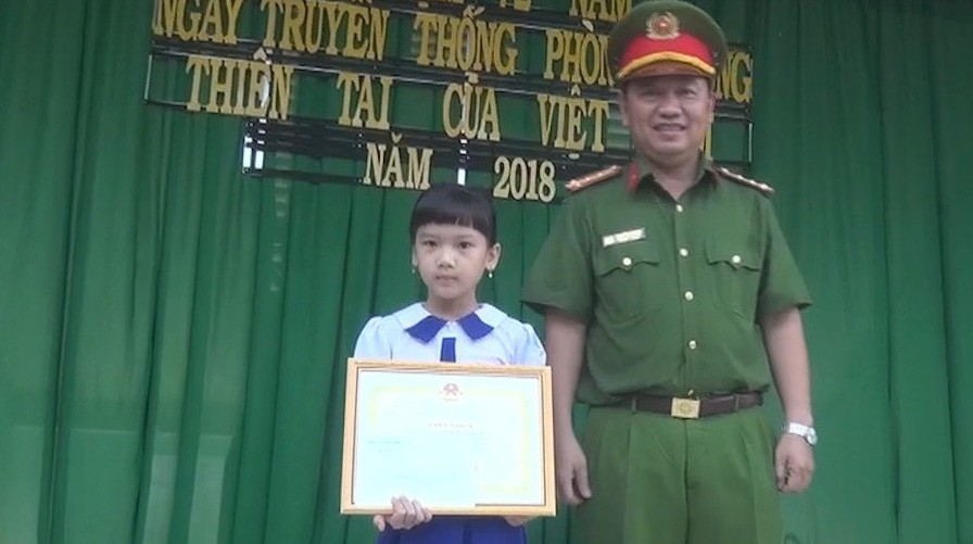 Đáng khen học sinh lớp 2 nhặt được 9 triệu đồng tìm người trả lại