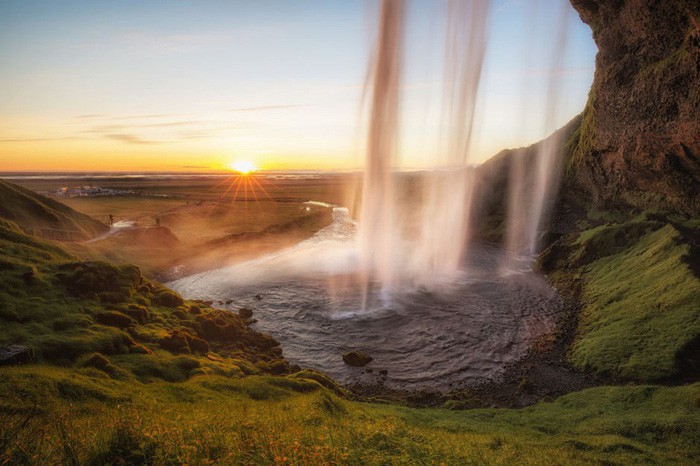 10 bức ảnh 'đốn tim' du khách tại quốc gia băng đảo Iceland