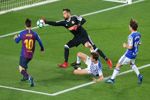Coutinho lập si&ecirc;u phẩm, Barcelona chia tay huyền thoại - Ảnh 4.