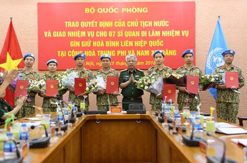 Bảy sĩ quan làm nhiệm vụ gìn giữ hòa bình Liên Hiệp Quốc
