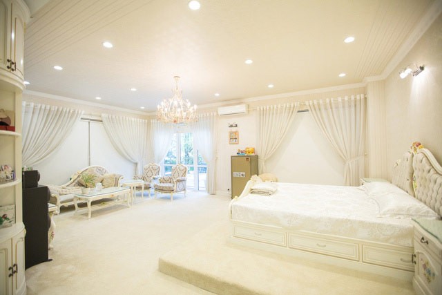 Ngắm ng&ocirc;i biệt thự triệu đ&ocirc; của Hồ Quỳnh Hương - Ảnh 10.