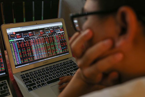 VN-Index "thủng" 1.000 điểm: Nhà đầu tư xanh mặt