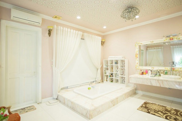 Ngắm ng&ocirc;i biệt thự triệu đ&ocirc; của Hồ Quỳnh Hương - Ảnh 13.
