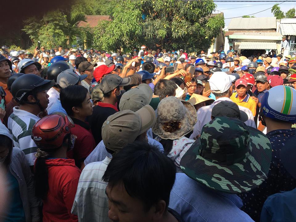 Hàng trăm người tập trung xem cưỡng chế thi công tuyến đường ĐT 607