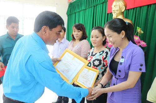 Tuyên dương nhiều điển hình học tập, làm theo gương Bác