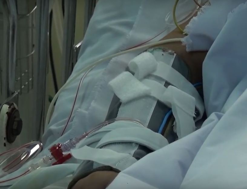Sau bữa cơm tự mang tới, cô gái gục ngay chỗ làm