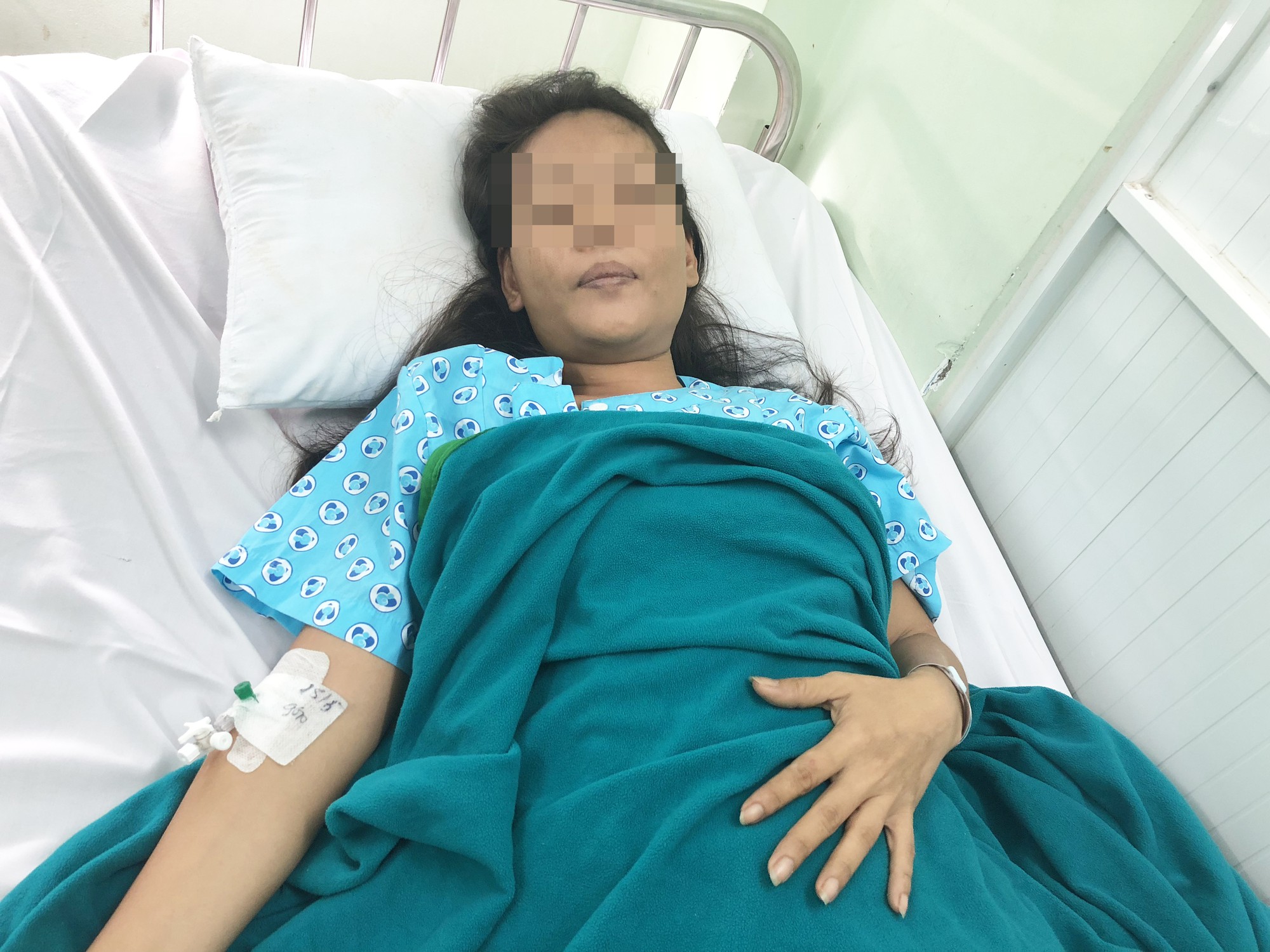 Đau bụng dữ dội, vào viện mới biết mang thai lạc chỗ