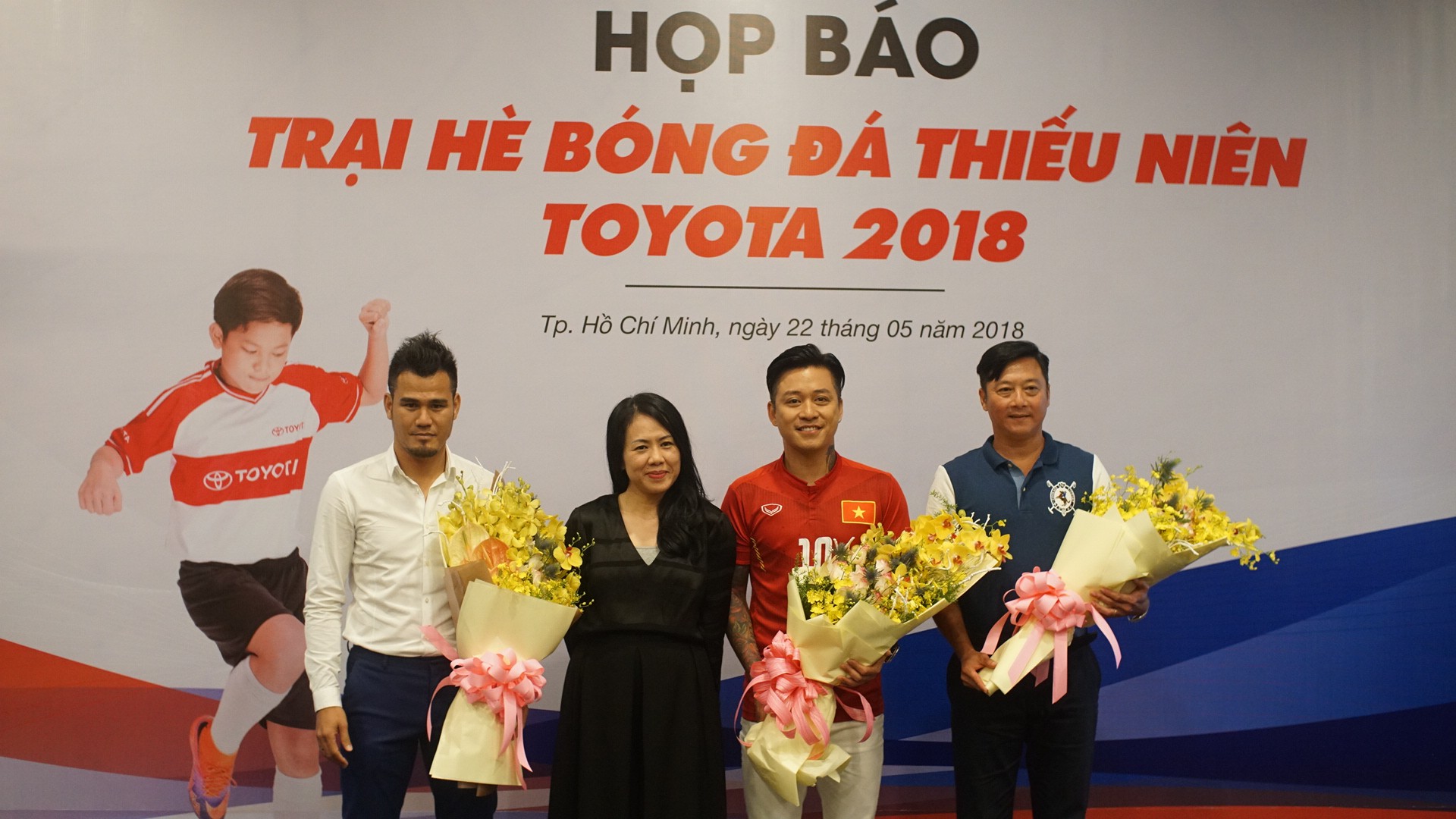 Lê Huỳnh Đức và Phan Thanh Bình quản lý trại sinh nhí